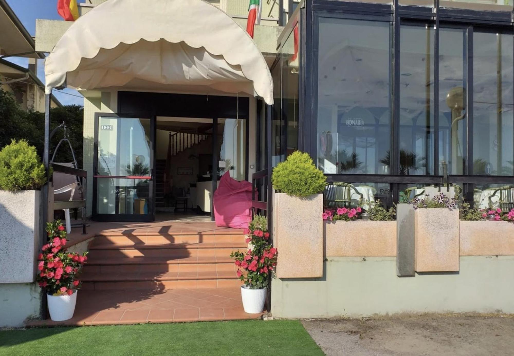 Hotel Bonaria リミニ エクステリア 写真