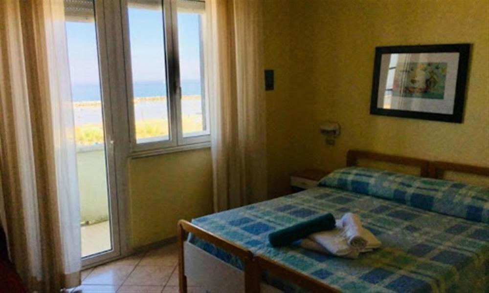 Hotel Bonaria リミニ エクステリア 写真