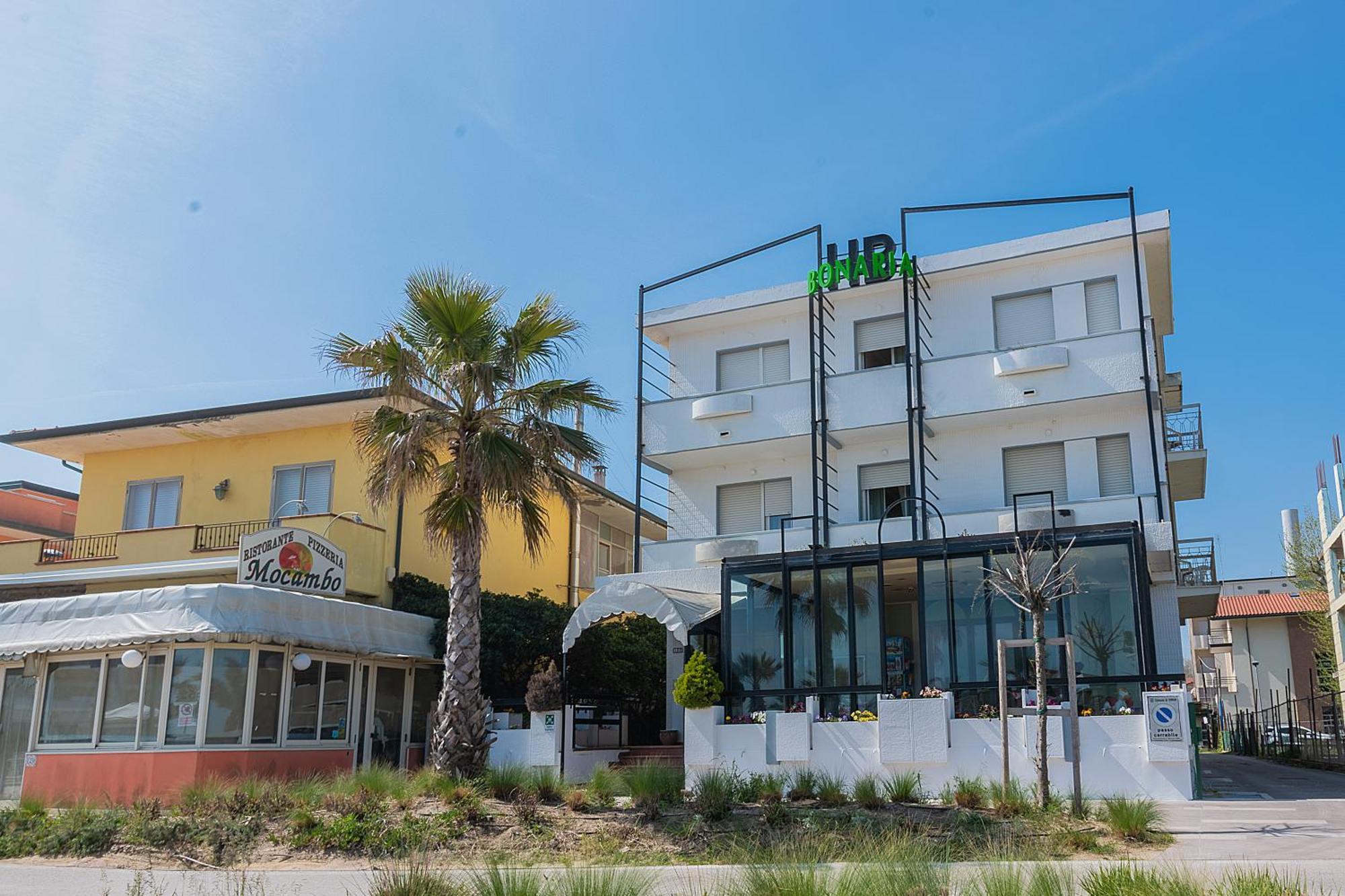 Hotel Bonaria リミニ エクステリア 写真